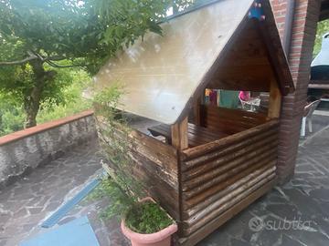 CASETTA IN LEGNO DA ESTERNO con panche e tavolino