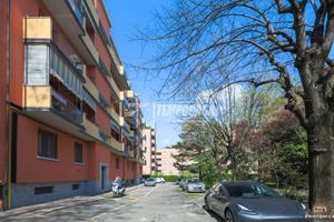 QUADRILOCALE CON DUE BALCONI E POSTO AUTO