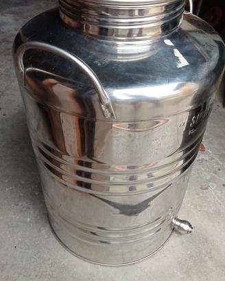 Damigiane e bottiglie per vino