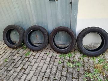 4 gomme invernali auto 215/60  R17 TRATTABILI