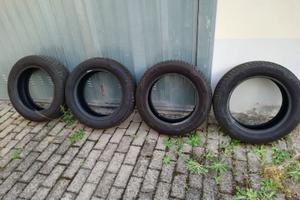 4 gomme invernali auto 215/60  R17 TRATTABILI