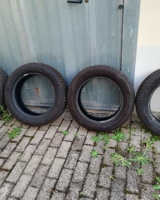 4 gomme invernali auto 215/60  R17 TRATTABILI