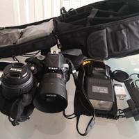 Fotocamera reflex Nikon 5200D con 18-55 mm e 50mm 