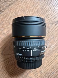 SIGMA 15 mm f/2.8 EX DG FISHEYE attacco Nikon