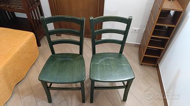 n*  2 sedie in legno  massello di colore verde 