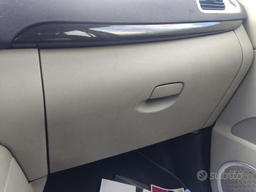 Cassetto portaoggetti RENAULT SCENIC del 2010