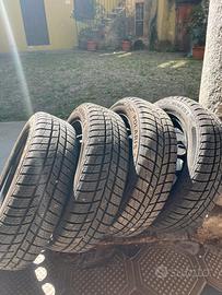 4 pneumatici invernali 165/60 R15 + cerchi