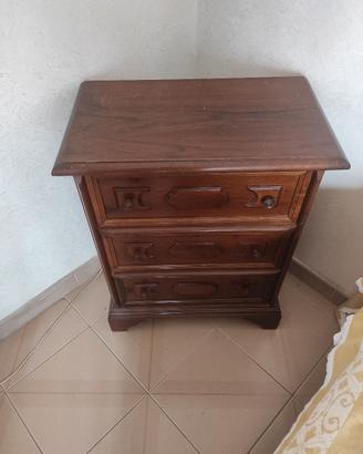 mobile cassettiera in foto 