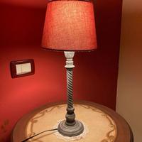 Lampada da tavolo o comodino
