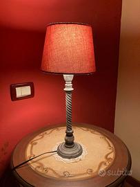 Lampada da tavolo o comodino