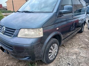 Volkswagen Transporter/Caravelle 9 posti