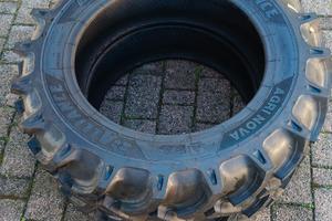 Gomme per trattore agricolo/forestale.