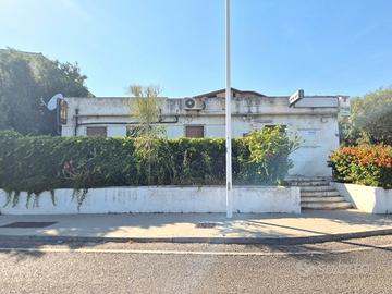Locale con terreno edificabile in zona B