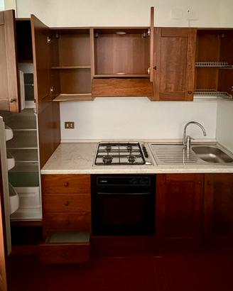 Cucina completa con elettrodomestici