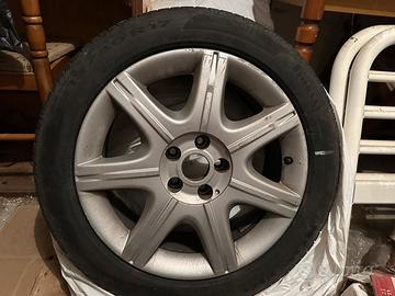 Pirelli 215/50 R17 quasi nuove 5000 km più cerchi