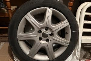 Pirelli 215/50 R17 quasi nuove 5000 km più cerchi