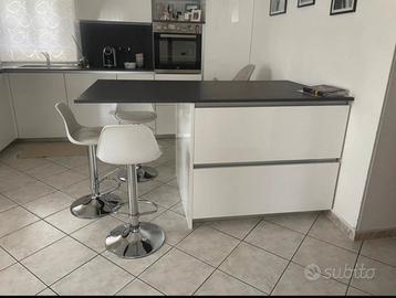 Penisola compresa di tre sgabelli