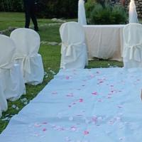Arco floreale per matrimoni,feste e tappeto bianco