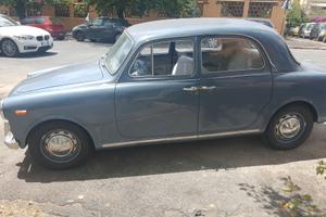 Lncia Appia serie III di colore azzurro metallizza