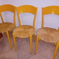 Sedie in legno impagliate gialle