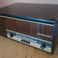 Radio a valvole Minerva con giradischi integrato