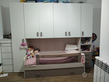 Cameretta a ponte con doppio letto.