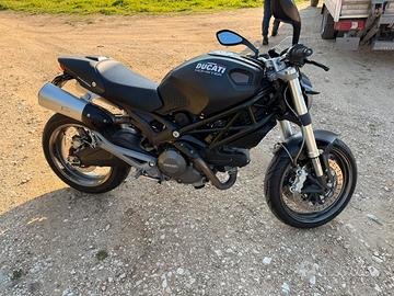 Ducati monster 696