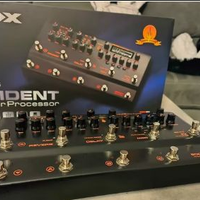 Nux Trident  - pedaliera digitale