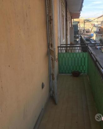 Gazzi, fronte Policlinico, 3 vani cucina e wc
