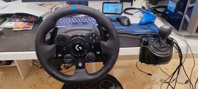volante e pedaliera Logitech 