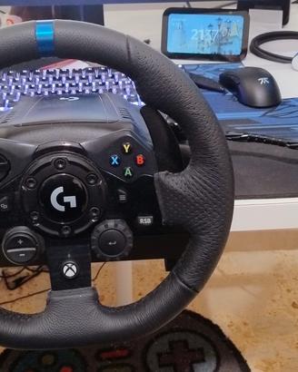 volante e pedaliera Logitech 
