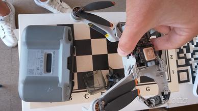 DJI Mini 2 per pezzi di ricambio + Radiocomando RC