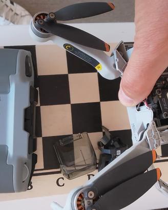 DJI Mini 2 per pezzi di ricambio + Radiocomando RC