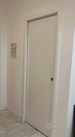 Porta bianca a scomparsa