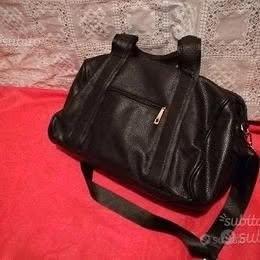 Lotto 12 borse, quadri, pupazzi