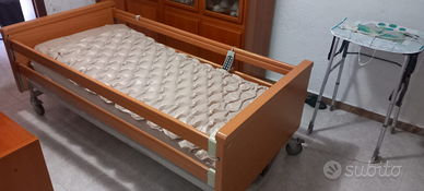 Letto degenza motorizzato con sponde antidecubito