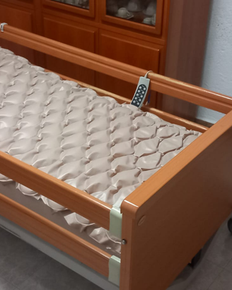 Letto degenza motorizzato con sponde antidecubito