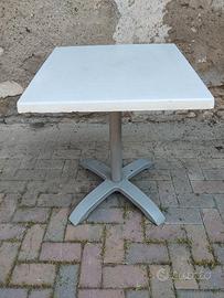 Tavoli-sgabelli, bar-ristorante