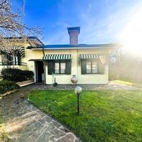 Elegante porzione di bifamiliare con giardino priv