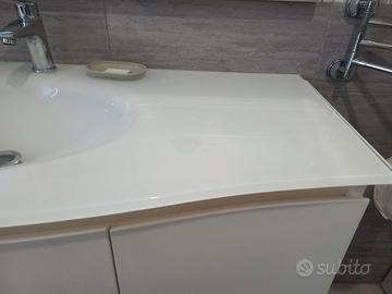 Mobile bagno con lavabo