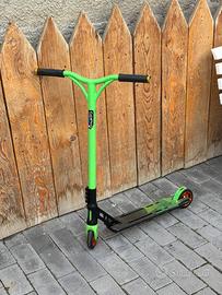 Monopattino da freestyle com freno posteriore