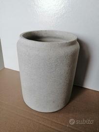 Vaso grigio chiaro effetto pietra grezza