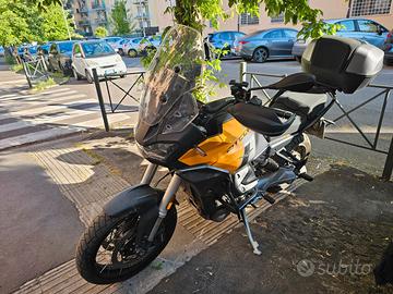4000km Moto Guzzi Stelvio 2024 1042cc Pari a nuovo