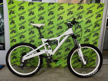 MTB DOWNHILL CANNODALE PERP USATA