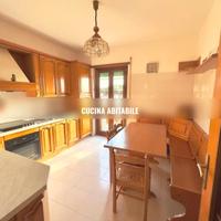 Acilia quadrilocale arredato con balcone