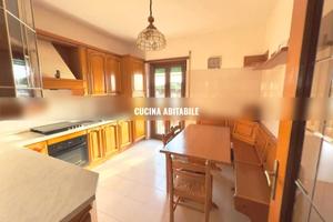 Acilia quadrilocale arredato con balcone