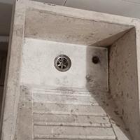 Vasca lavatoio in cemento con strofinatoio