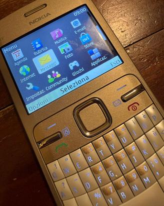 Telefono C3 oro e bianco funzionante.