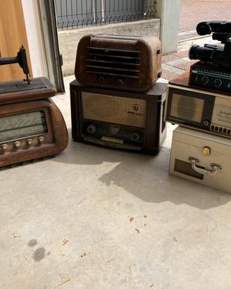 Radio vintage maccina da cucire
