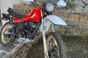 YAMAHA XT 550